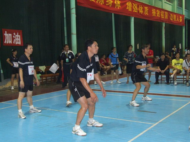 广西生态学院气排球队首战失利不敌崇左市--生