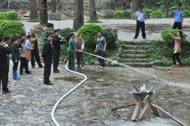 柳州君武森林公园组织安全消防知识培训与演练