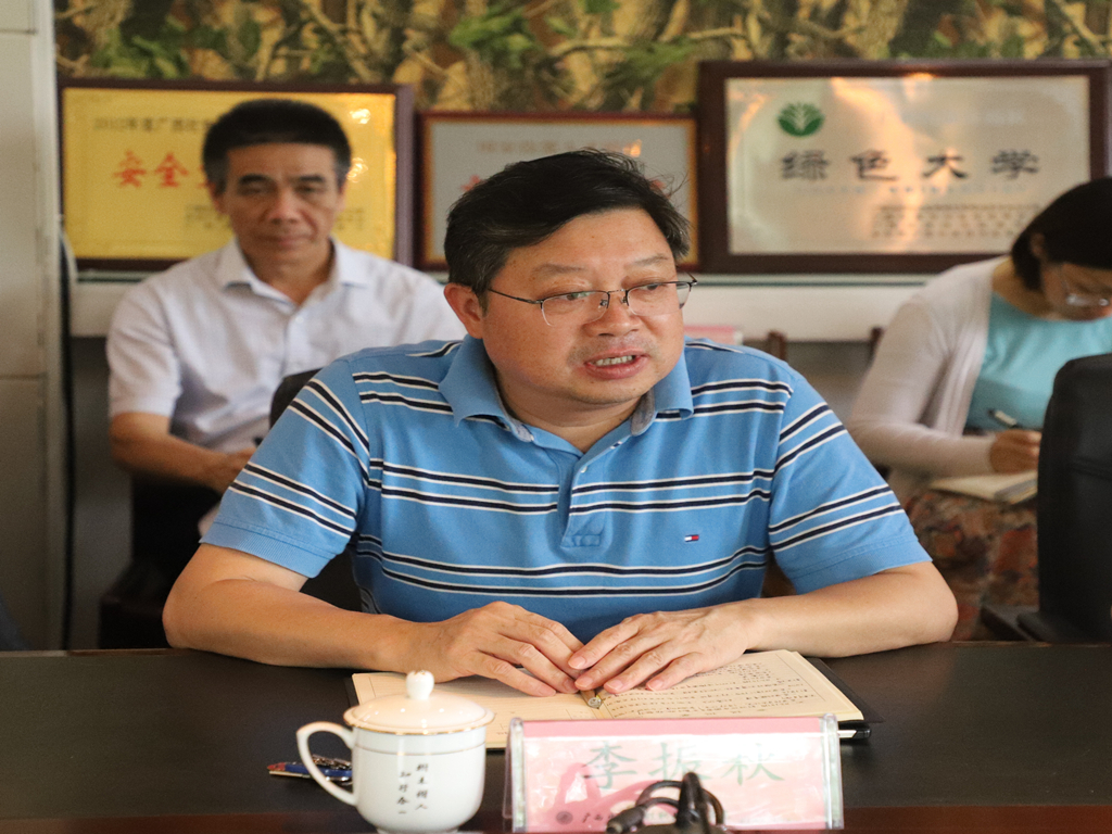 学院党委书记李振秋在反馈会上作表态讲话