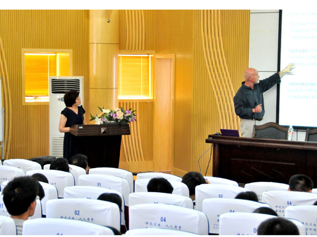 Roger in presentation.jpg Roger in presentation.jpg