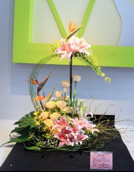我院参加第三届广西园林园艺博览会插花艺术展赛喜获佳绩